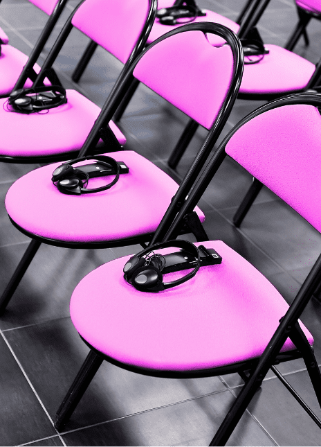 Interprètes professionnels travaillant en cabine pour une conférence simultanée à Casablanca